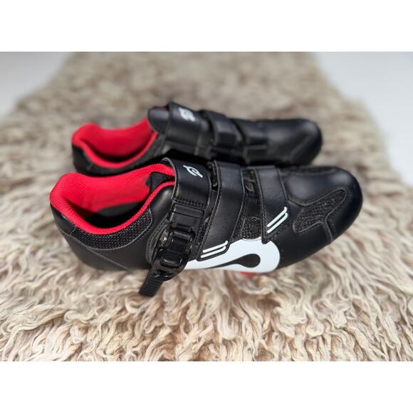 Peloton Shoes - Peloton black & red cycling shoes